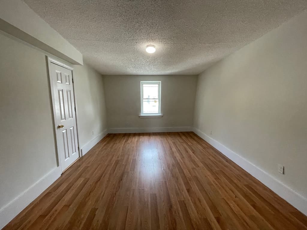 34 Newbury, Worcester MA 01609 photo 6