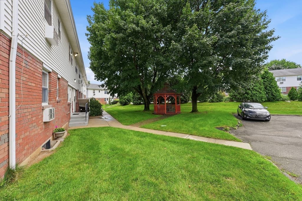90 Colonial Circle # D, Chicopee MA 01020 photo 24
