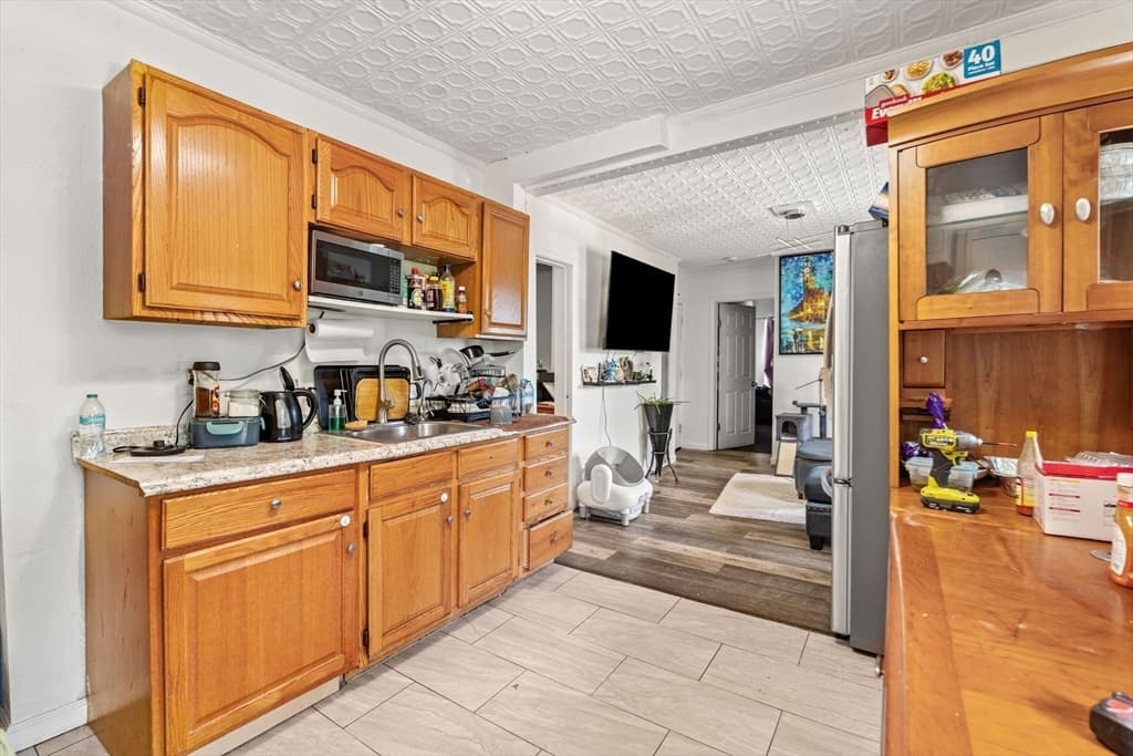 42 Albion Street, Lowell MA 01850 photo 8