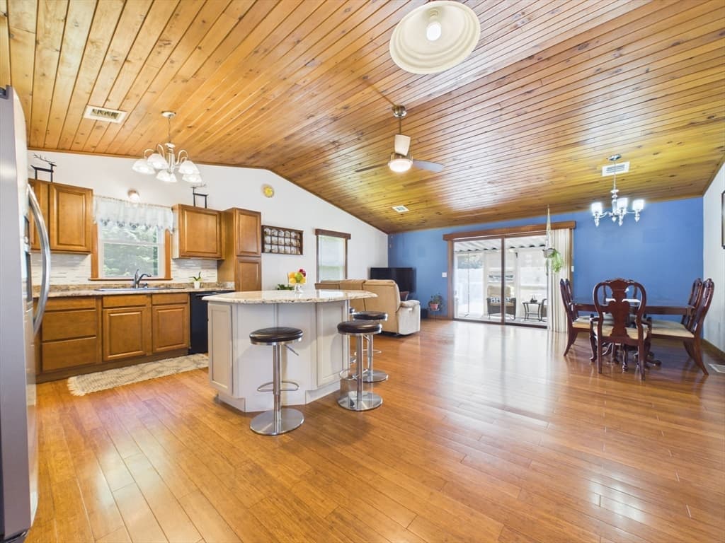 615 Taunton Ave, Seekonk MA 02771 photo 2