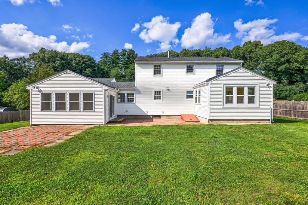 107 Bumble Bee Circle, Shrewsbury MA 01545 photo 2