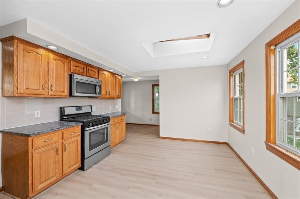 48 Franklin St, Peabody MA 01960 photo 9
