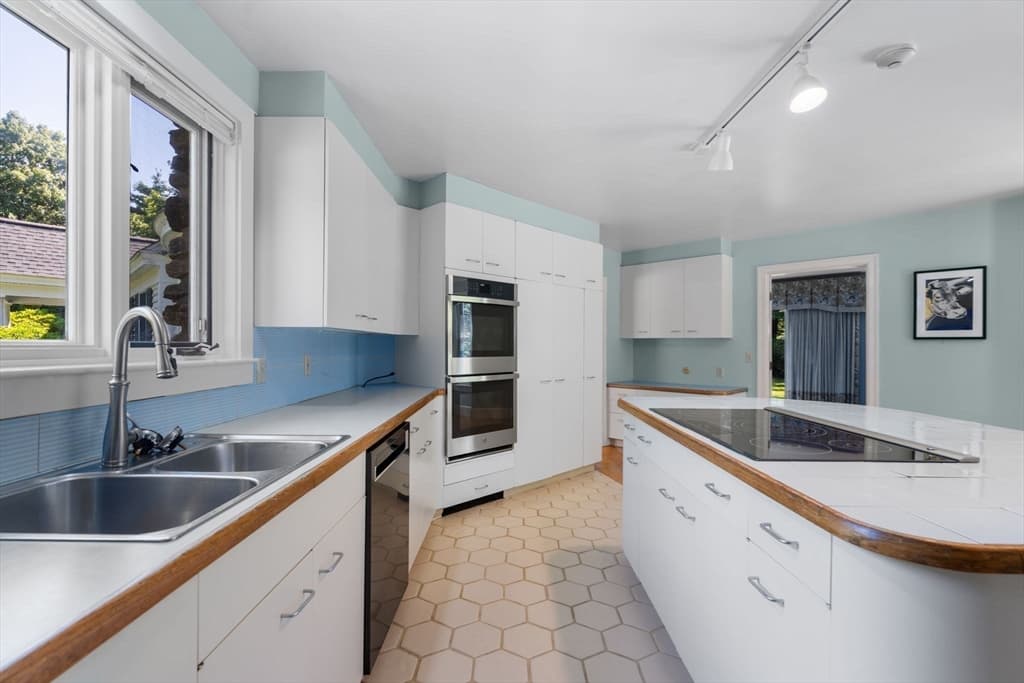 110 Northfield Rd, Lunenburg MA 01462 photo 6