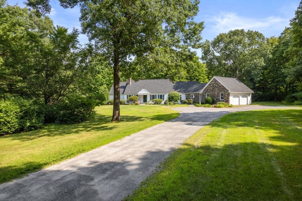 110 Northfield Rd, Lunenburg MA 01462