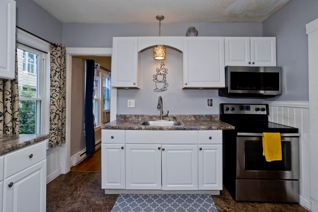 Single Family Residence at 89 W. Alvord St, Springfield MA 01108, Springfield, photo 3 of 27