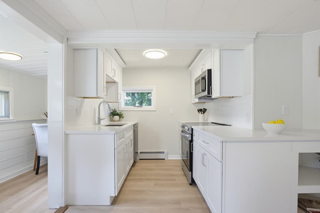 Single Family Residence at 1 Railroad Ct, Millbury MA 01527, Millbury, photo 3 of 31