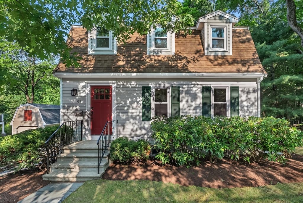 81 Seaver St, Wellesley MA 02481