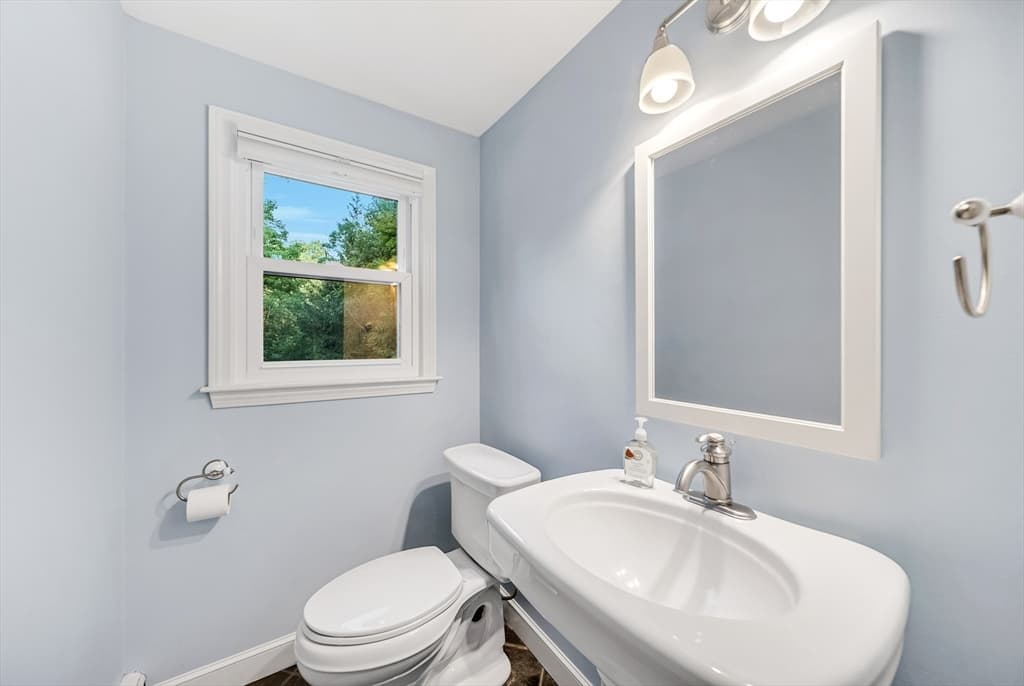 81 Seaver St, Wellesley MA 02481 photo 15