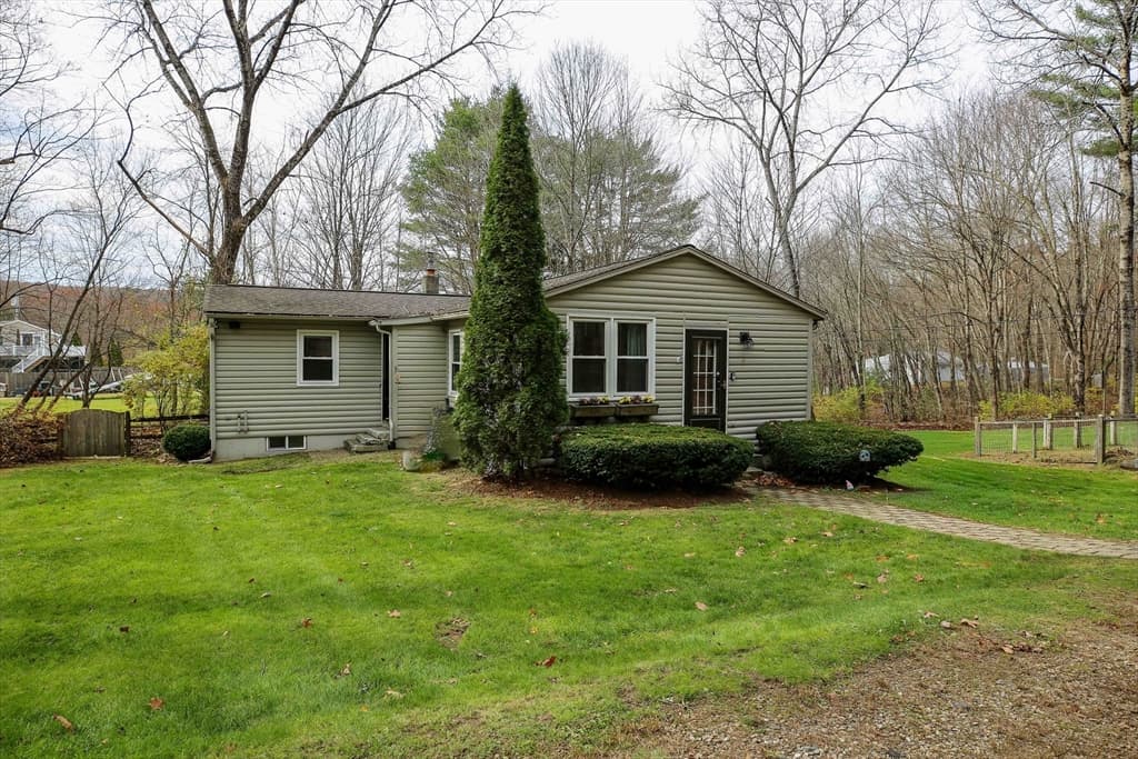 8 Juniper St, West Brookfield MA 01585