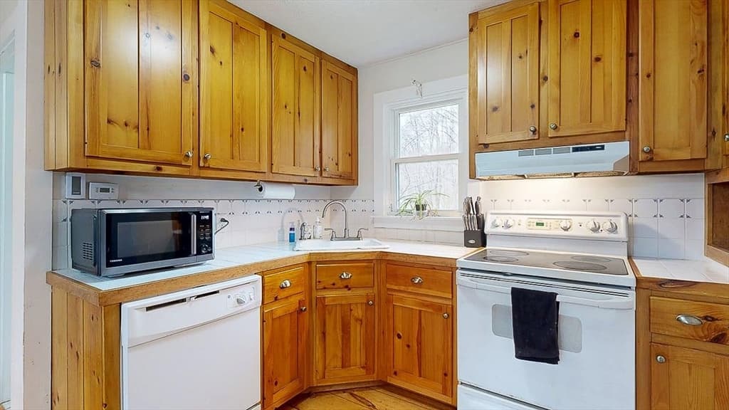 Single Family Residence at 8 Juniper St, West Brookfield MA 01585, West Brookfield, photo 10 of 42