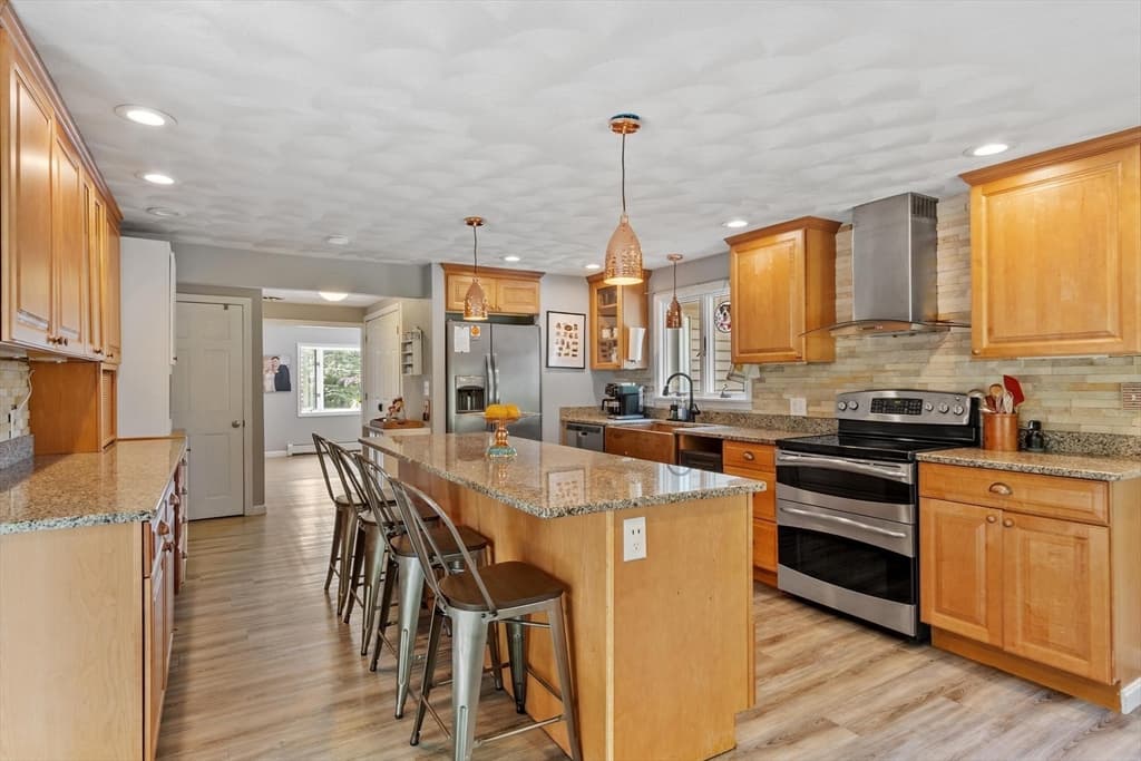 155 Winona St, Peabody MA 01960 photo 9