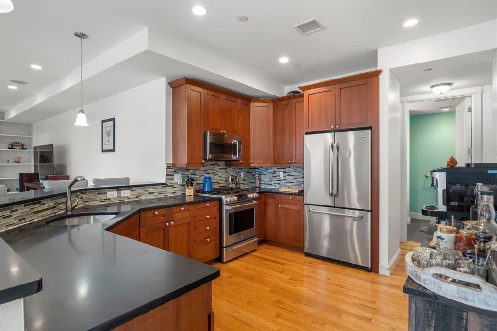 350 West 2nd St # 1, Boston MA 02127 photo 9
