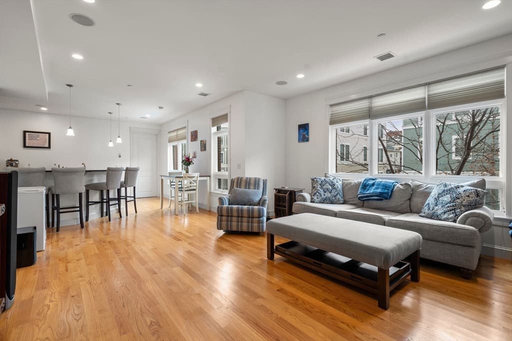 350 West 2nd St # 1, Boston MA 02127 photo 4