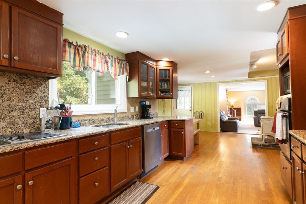 757 South St, Southbridge MA 01550 photo 7