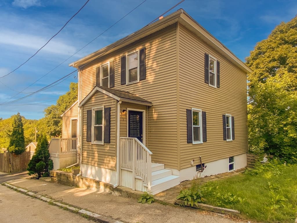 6 Carter Street, Webster MA 01570