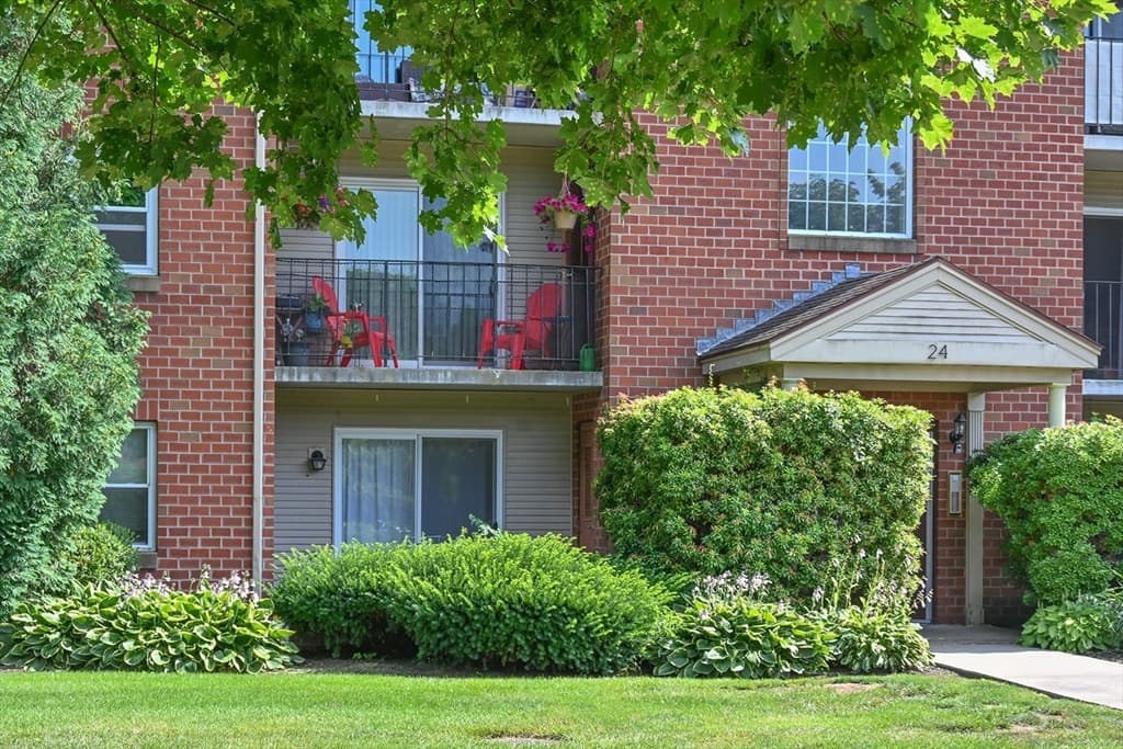 24 Maple Crest Cir # F, Holyoke MA 01040 photo 4