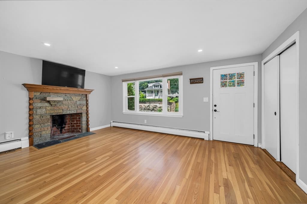 566 Main St, Stoneham MA 02180 photo 4