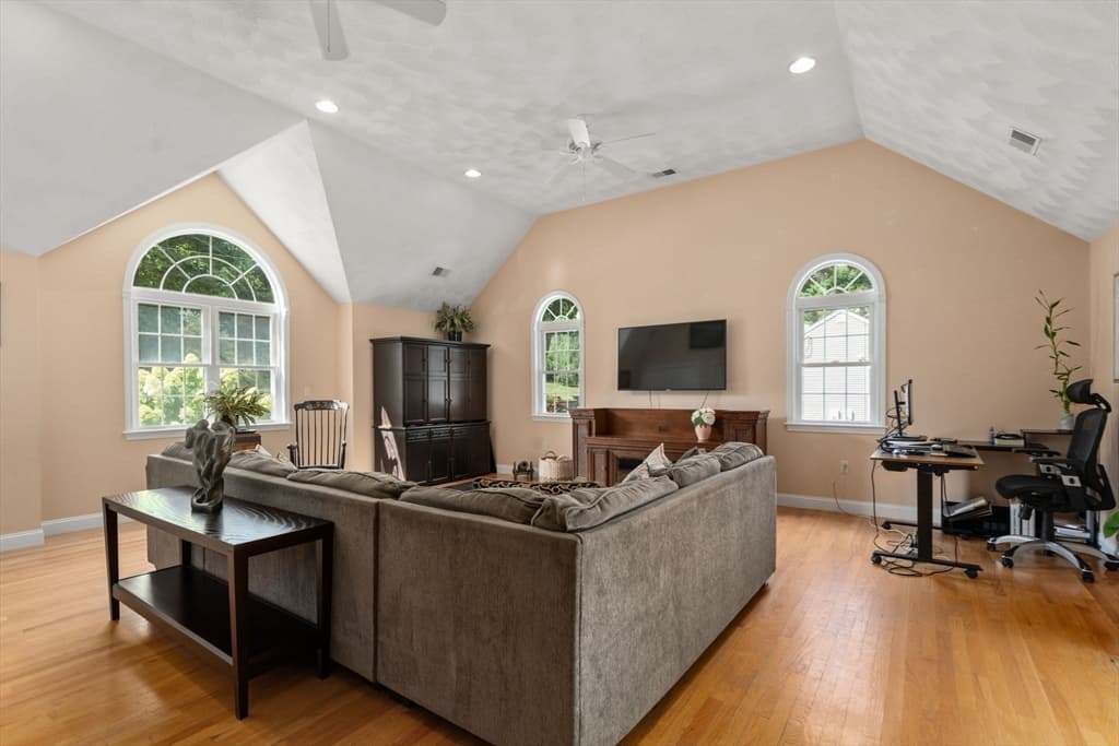 27 Irene Ave, Billerica MA 01821 photo 9