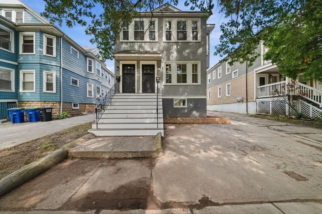 303 Alewife Brook Pkwy, Somerville MA 02144