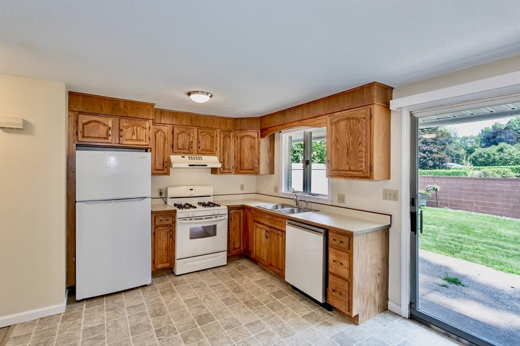 3 Mansion Woods Drive # G, Agawam MA 01001 photo 9