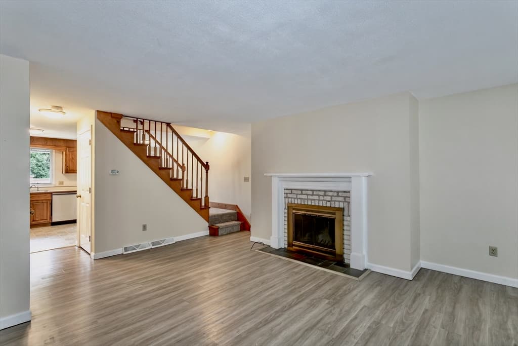 3 Mansion Woods Drive # G, Agawam MA 01001 photo 4
