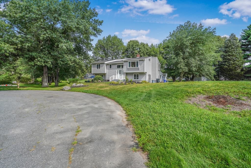 37 Slade St, Swansea MA 02777 photo 3