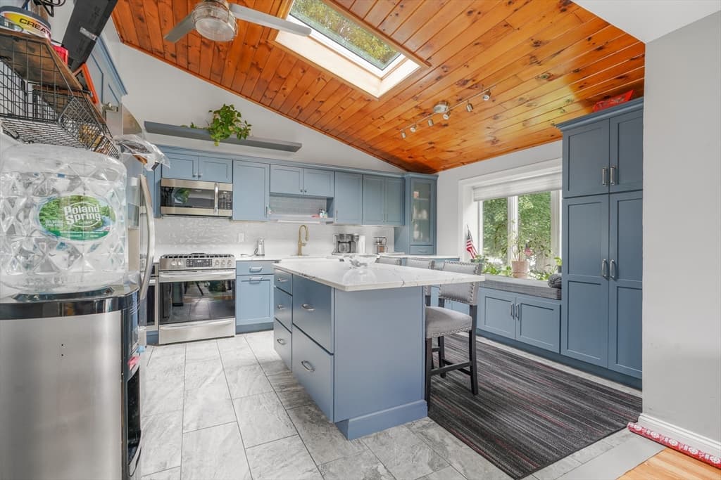 37 Slade St, Swansea MA 02777 photo 8