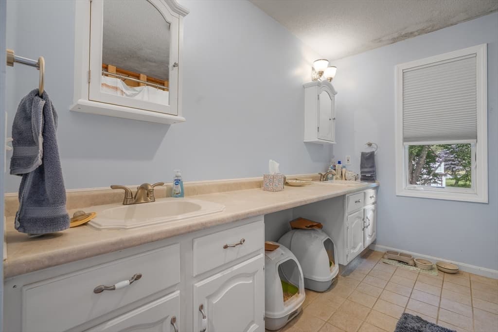 37 Slade St, Swansea MA 02777 photo 21