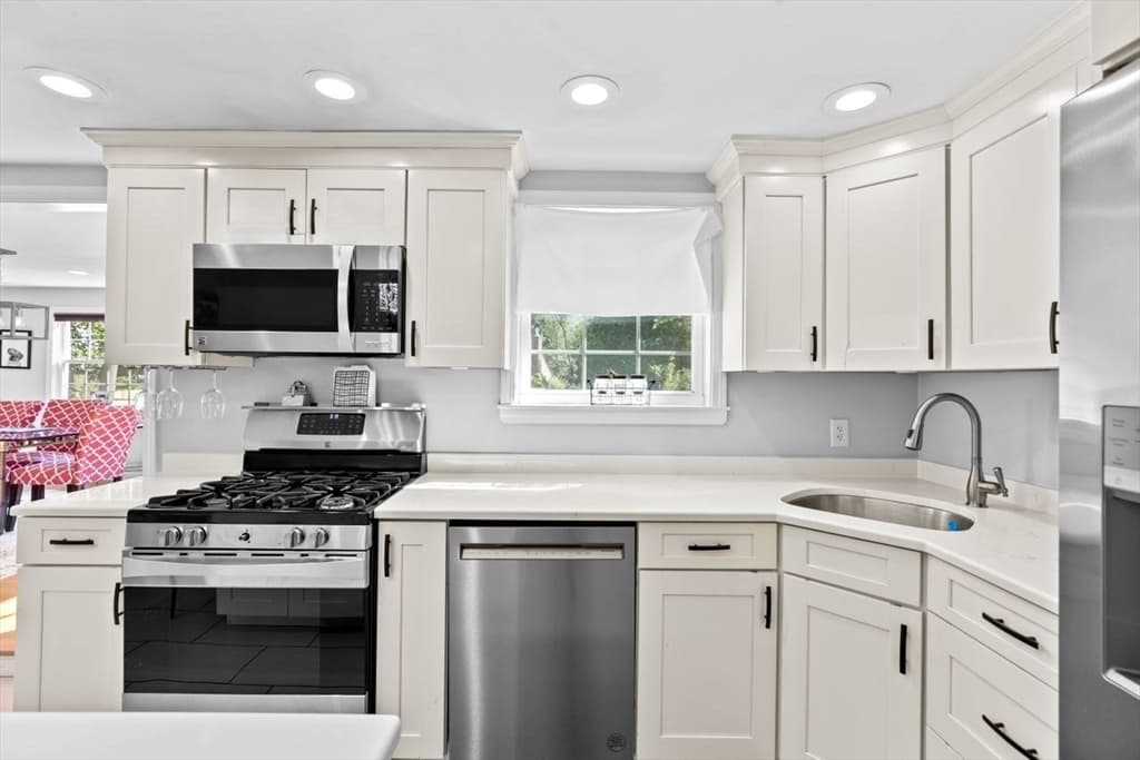 129 Chief Justice Cushing Hwy, Hingham MA 02043 photo 4