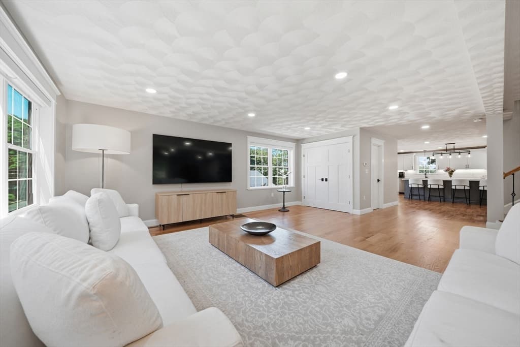 25 Margate Ave, Saugus MA 01906 photo 8