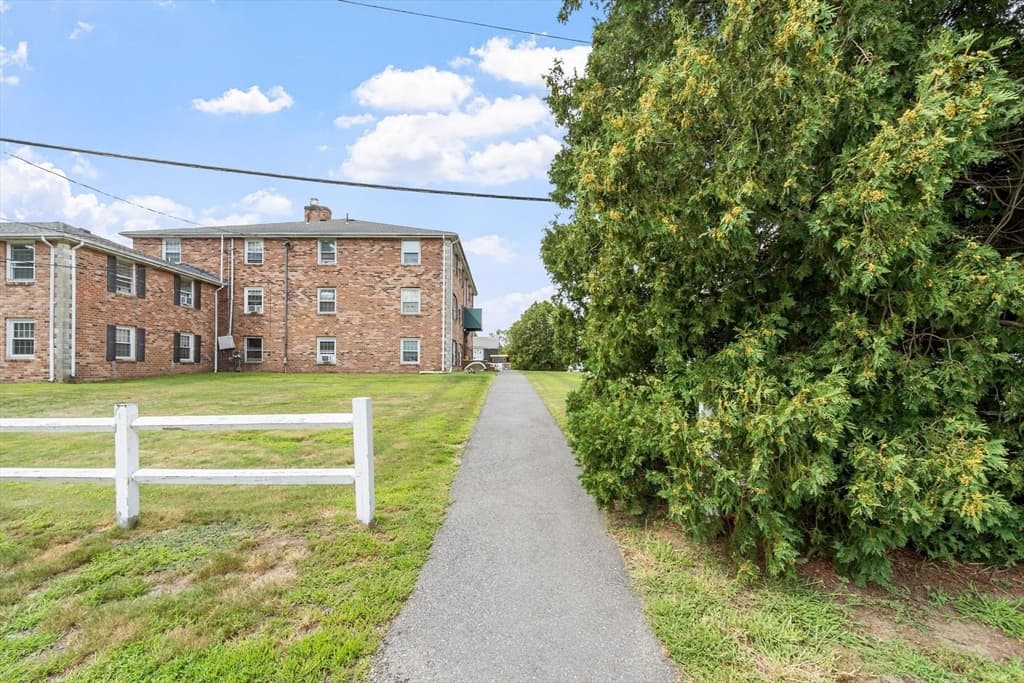 160 Tyngsboro Road # 12c, Chelmsford MA 01863 photo 3