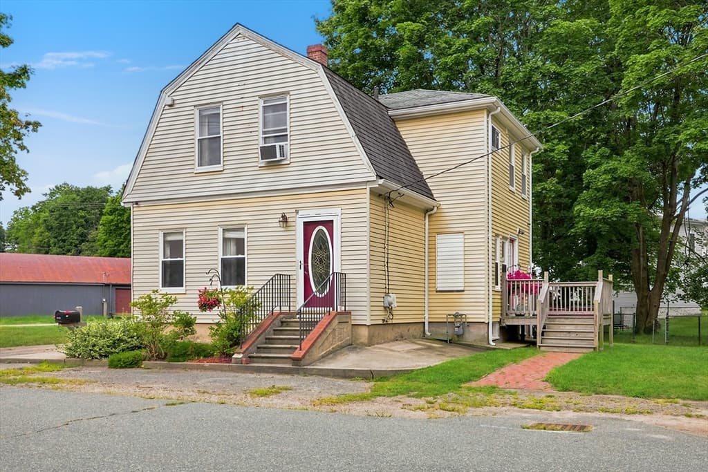 Single Family Residence at 10 Sumner Ave, Middleboro MA 02346, Middleboro, photo 2 of 36