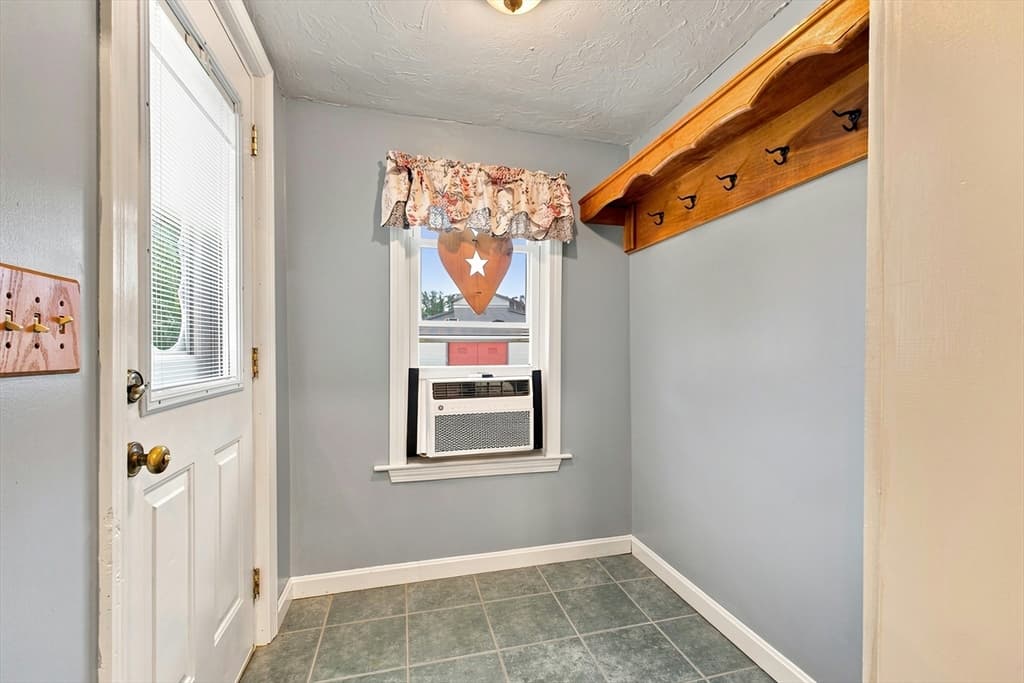Single Family Residence at 10 Sumner Ave, Middleboro MA 02346, Middleboro, photo 6 of 36