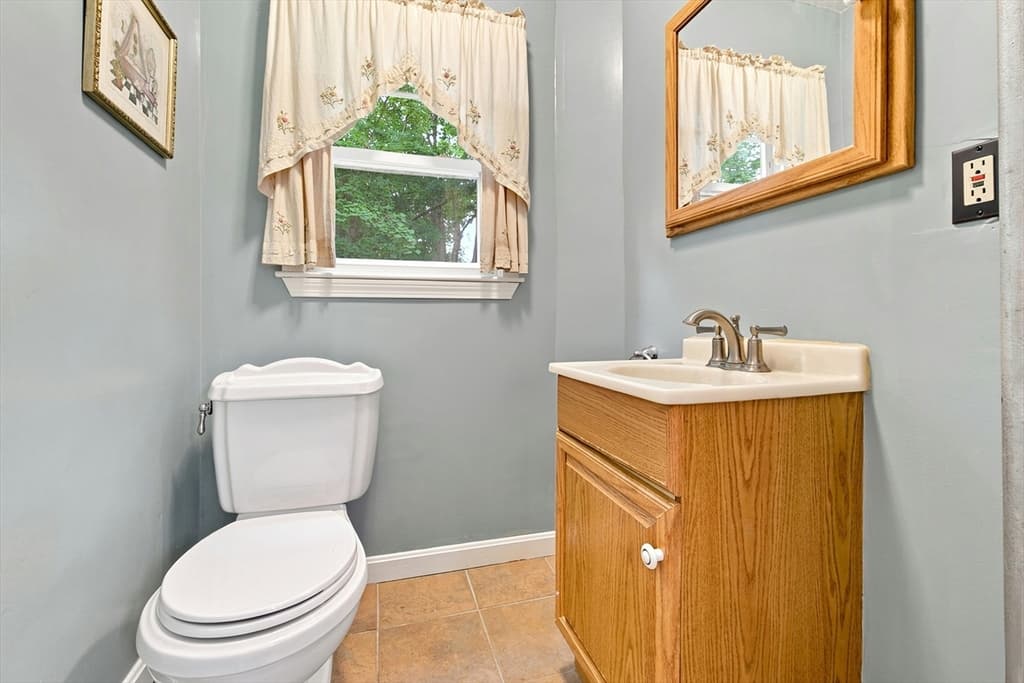 Single Family Residence at 10 Sumner Ave, Middleboro MA 02346, Middleboro, photo 12 of 36