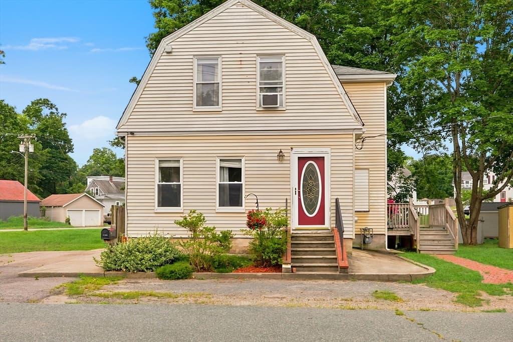10 Sumner Ave, Middleboro MA 02346