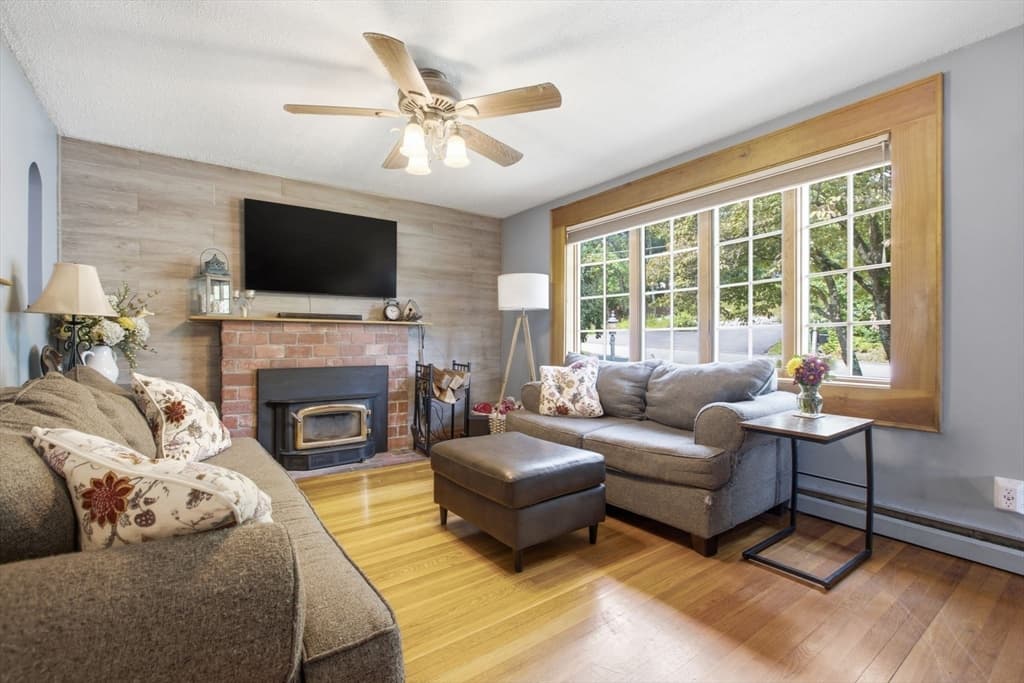 6 Locke Road, Billerica MA 01821 photo 7