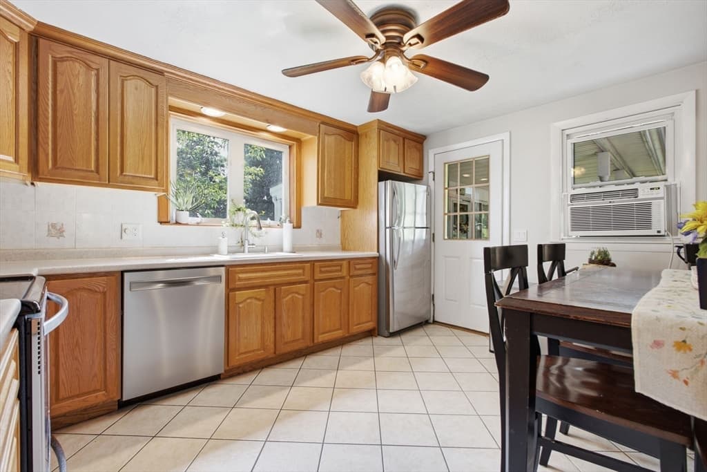 6 Locke Road, Billerica MA 01821 photo 5