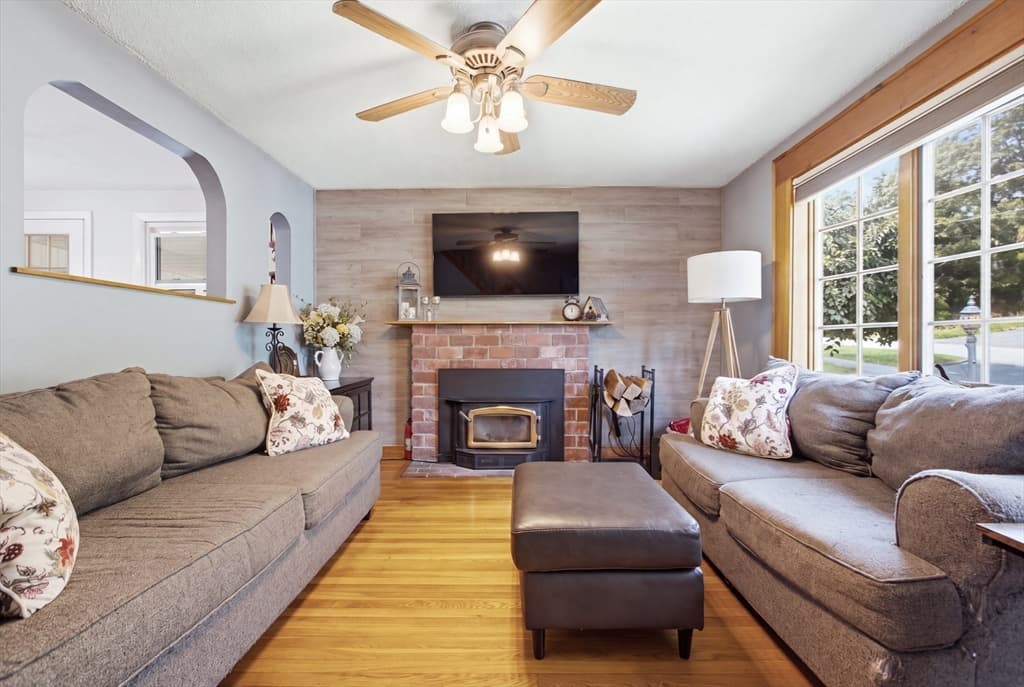 6 Locke Road, Billerica MA 01821 photo 8
