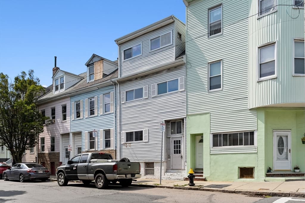 192 Lexington St, Boston MA 02128