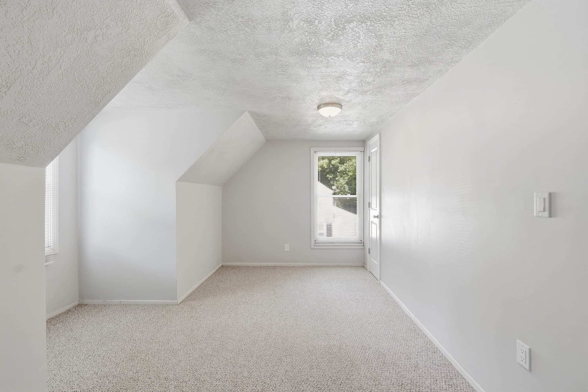 Single Family Residence at 10 Scandinavia Ave, Worcester MA 01603, photo 22 of 37