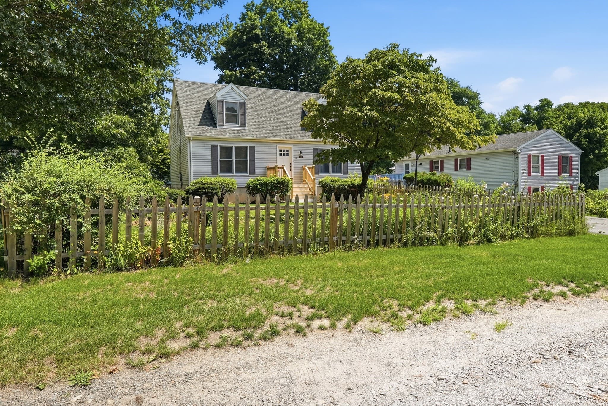 Single Family Residence at 10 Scandinavia Ave, Worcester MA 01603, photo 5 of 37
