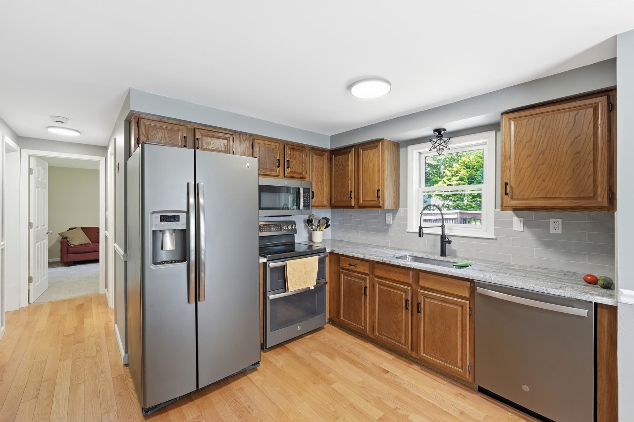 Single Family Residence at 10 Scandinavia Ave, Worcester MA 01603, photo 9 of 37