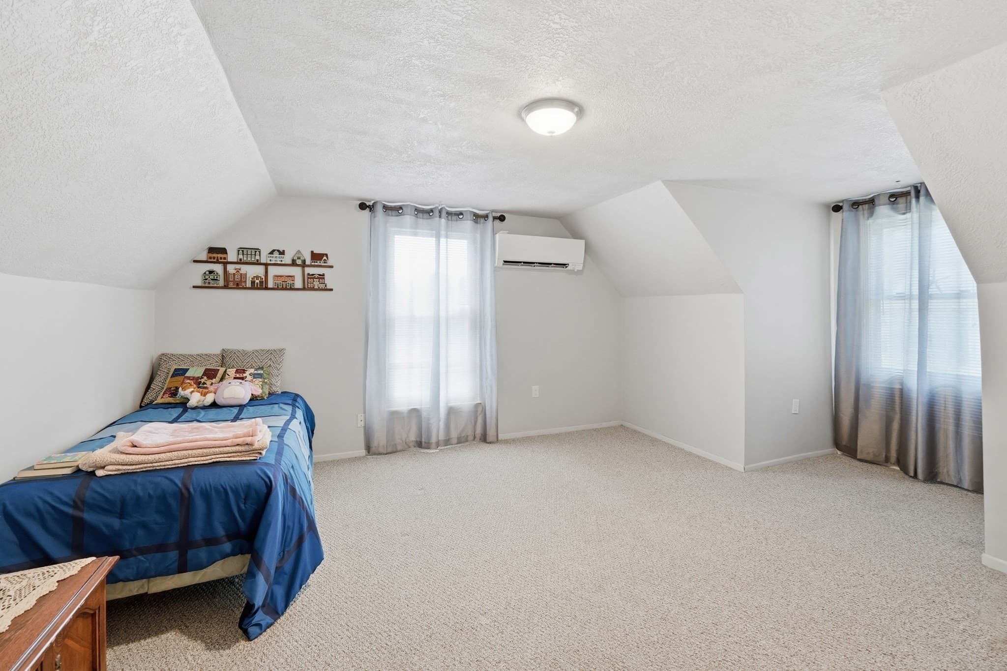 Single Family Residence at 10 Scandinavia Ave, Worcester MA 01603, photo 18 of 37