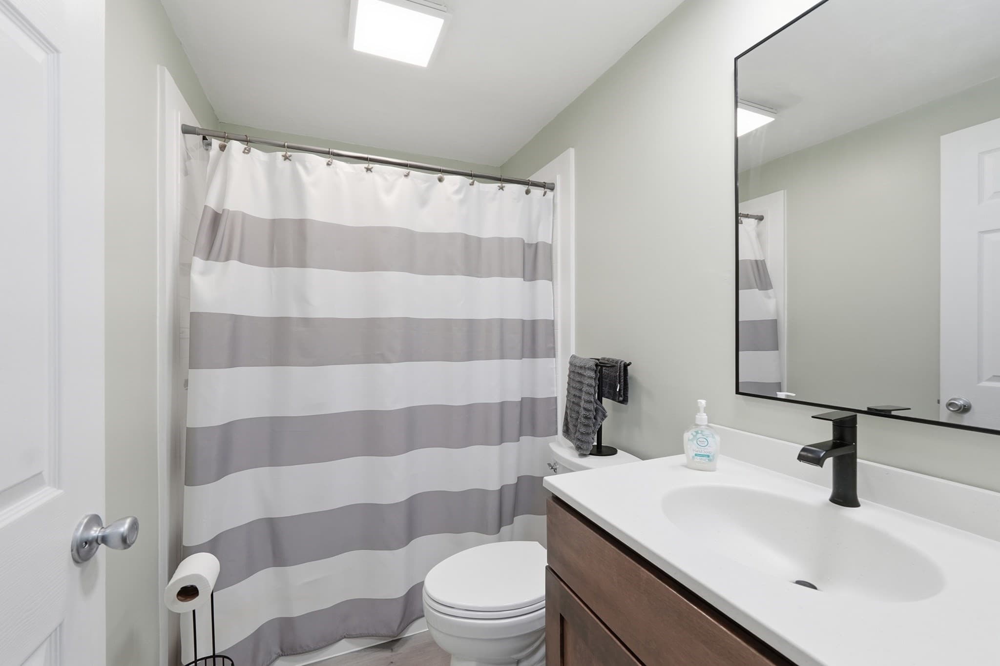 Single Family Residence at 10 Scandinavia Ave, Worcester MA 01603, photo 15 of 37