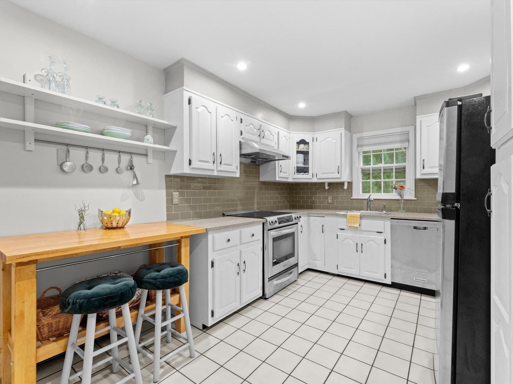 Single Family Residence at 1 Longmeadow Road, Westborough MA 01581, photo 13 of 42