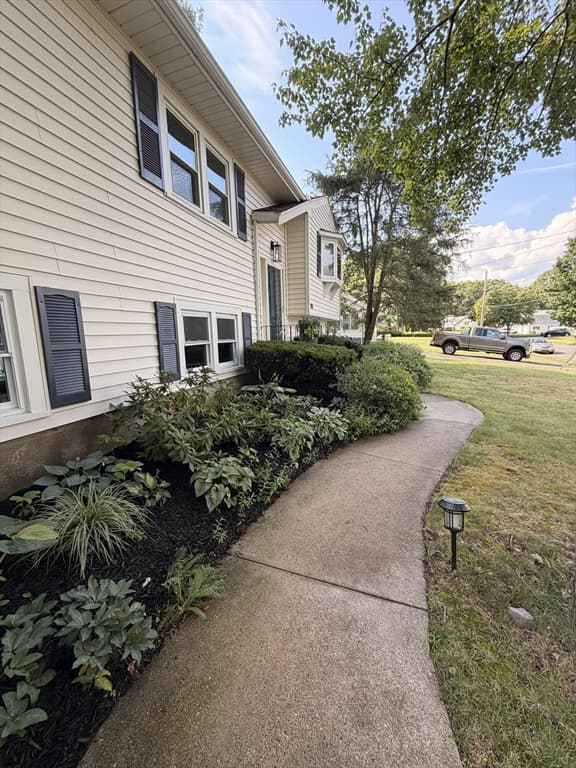 103 Kotlik St, Stoughton MA 02072 photo 4