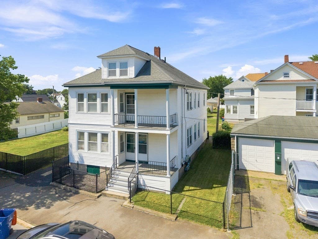 359-361 Brock Ave, New Bedford MA 02744 photo 2