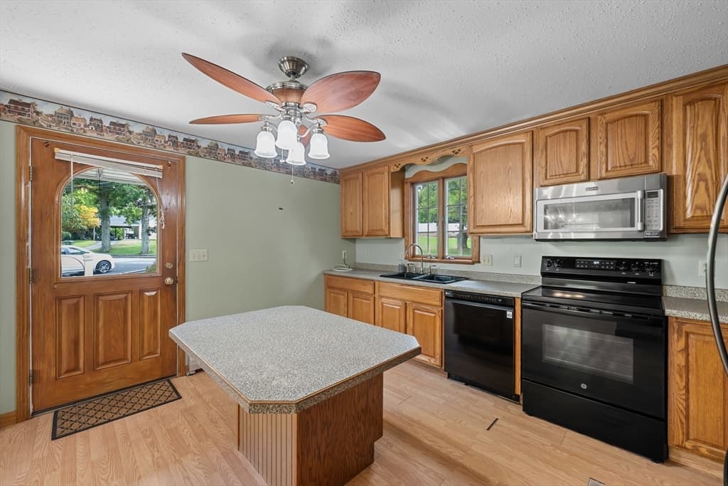 22 Smithville Rd, Spencer MA 01562 photo 4