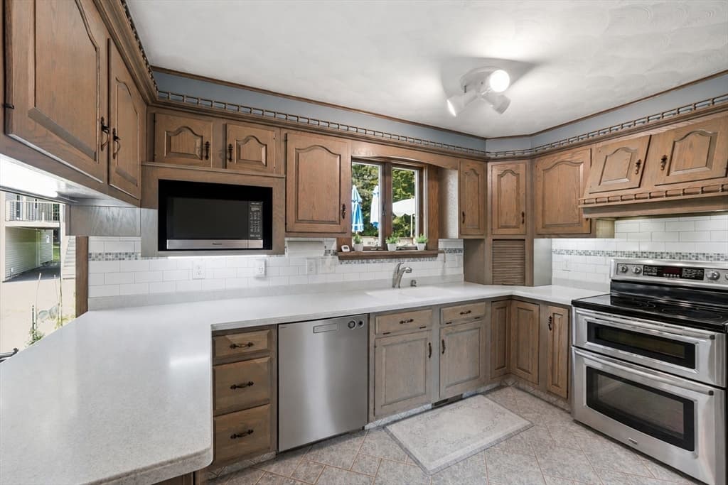 45 Stoneleigh Road, Worcester MA 01606 photo 6