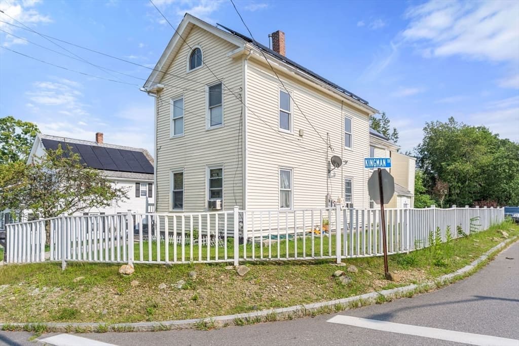 88 Granite St, Leominster MA 01453